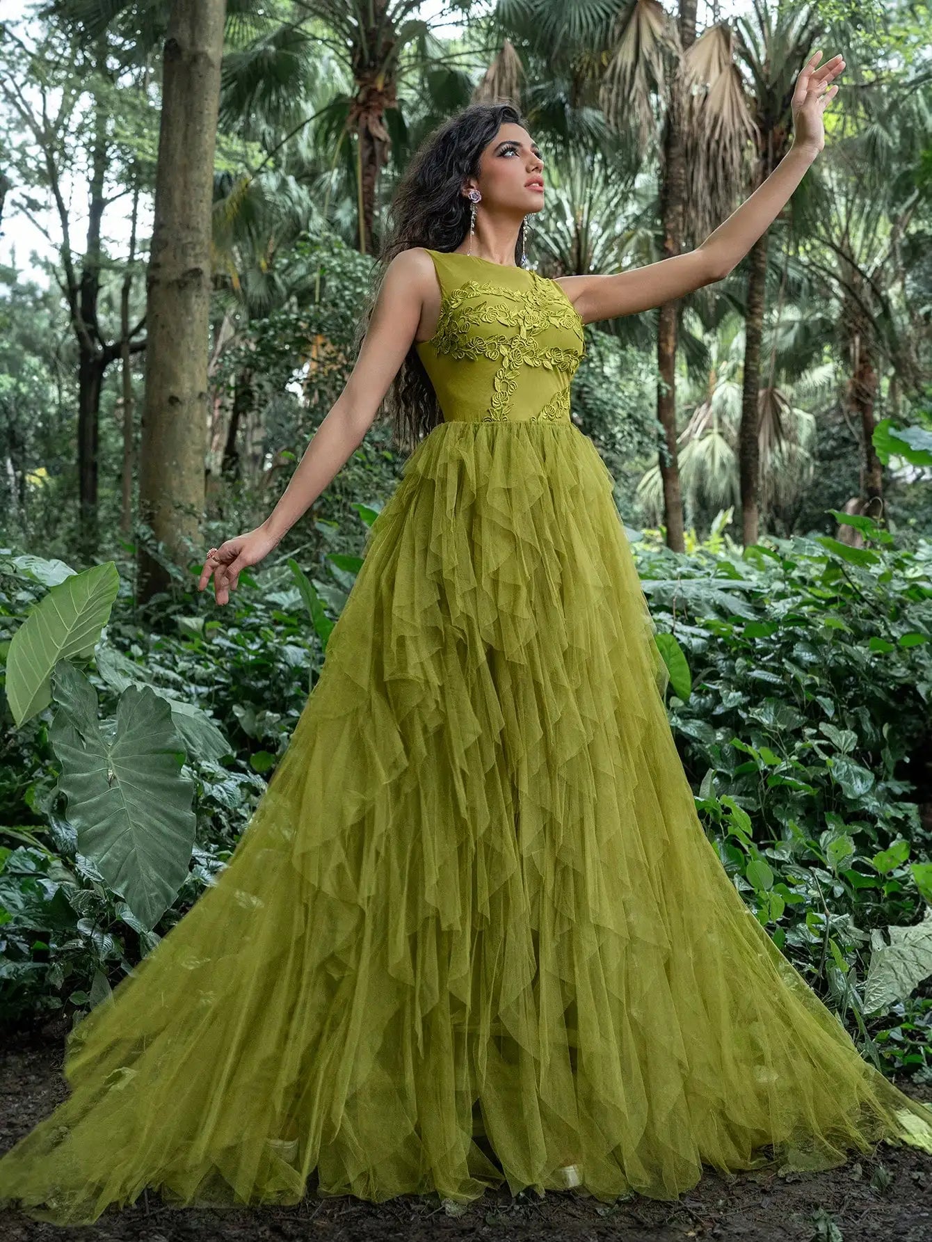 Luxurious party dress featuring a round neck, sleeveless design, leaf embroidery, and a multi-layered mesh