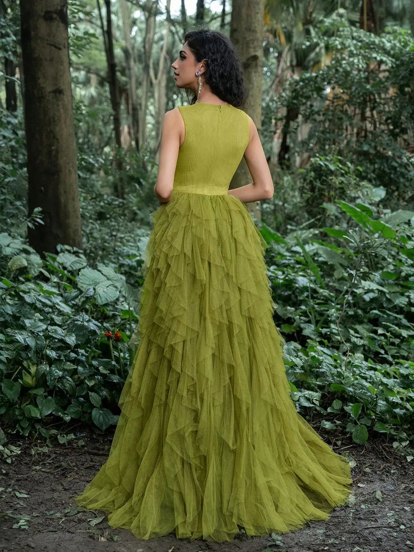 Luxurious party dress featuring a round neck, sleeveless design, leaf embroidery, and a multi-layered mesh