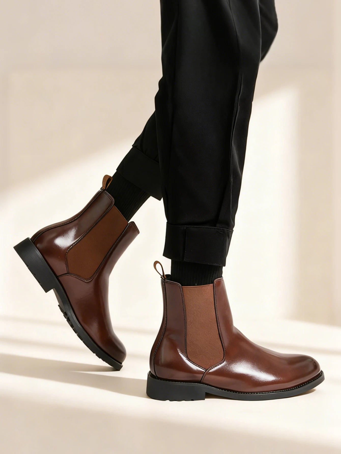 Classic Designer Men Chelsea Boots Slip On Pointed Toe Luxury Middle Ankle Short Leather Boots Men Fashion Business Dress Shoes