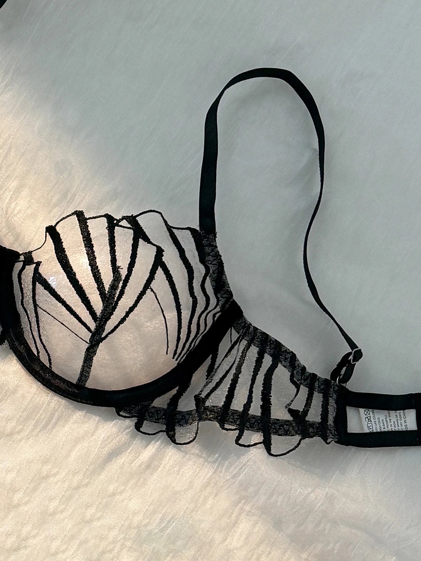 2-piece women's black scallop chest cup embroidered lingerie set, suitable for all seasons ZA825058