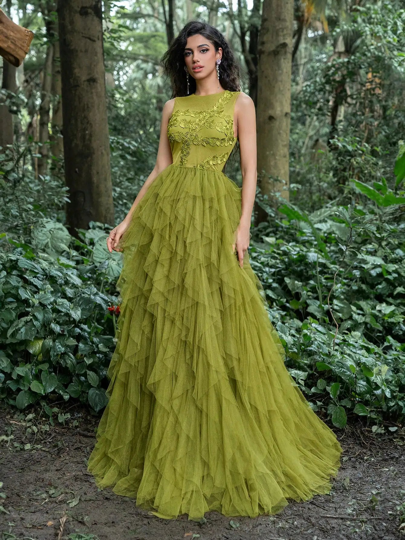 Luxurious party dress featuring a round neck, sleeveless design, leaf embroidery, and a multi-layered mesh