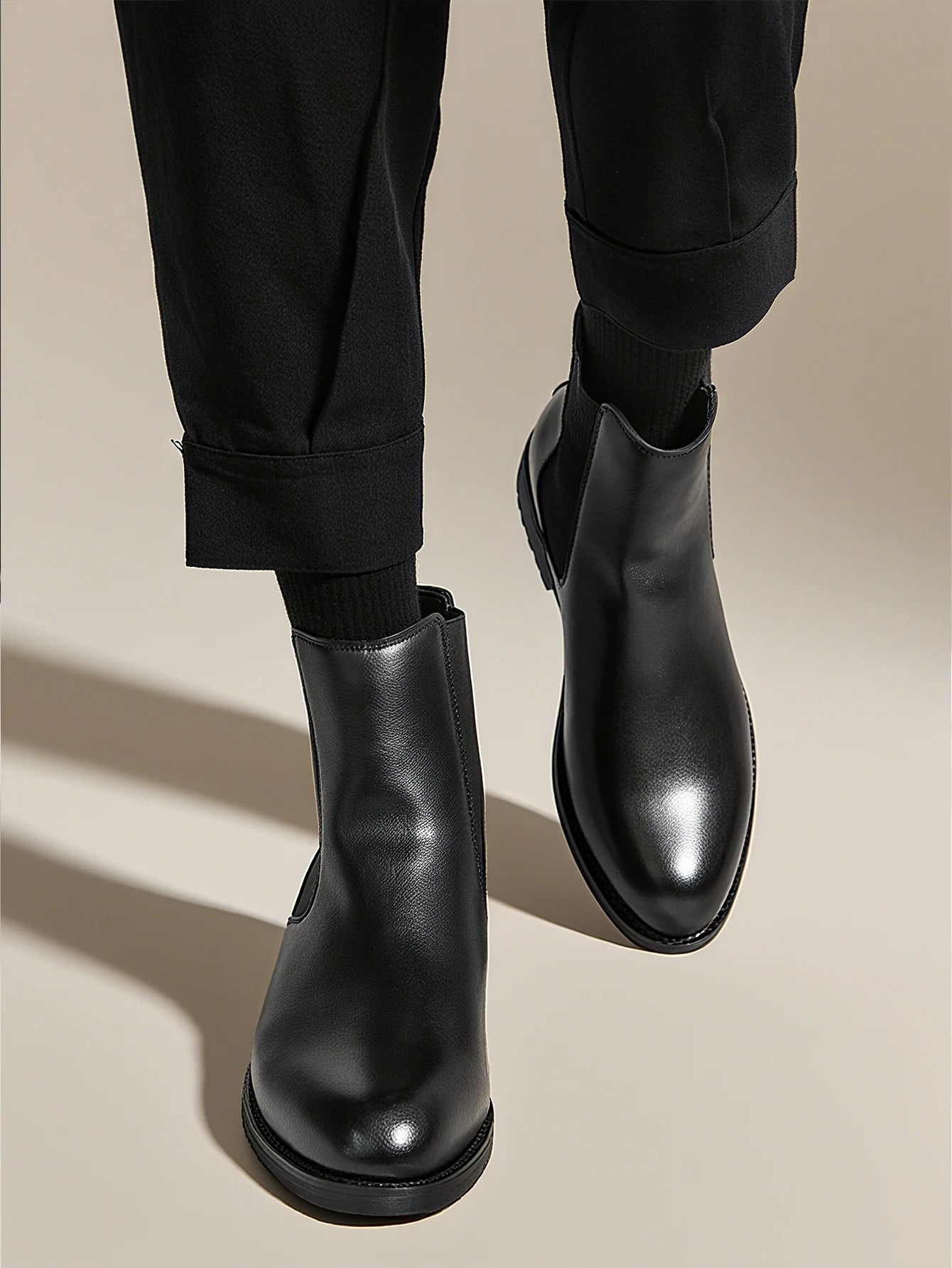 Classic Designer Men Chelsea Boots Slip On Pointed Toe Luxury Middle Ankle Short Leather Boots Men Fashion Business Dress Shoes