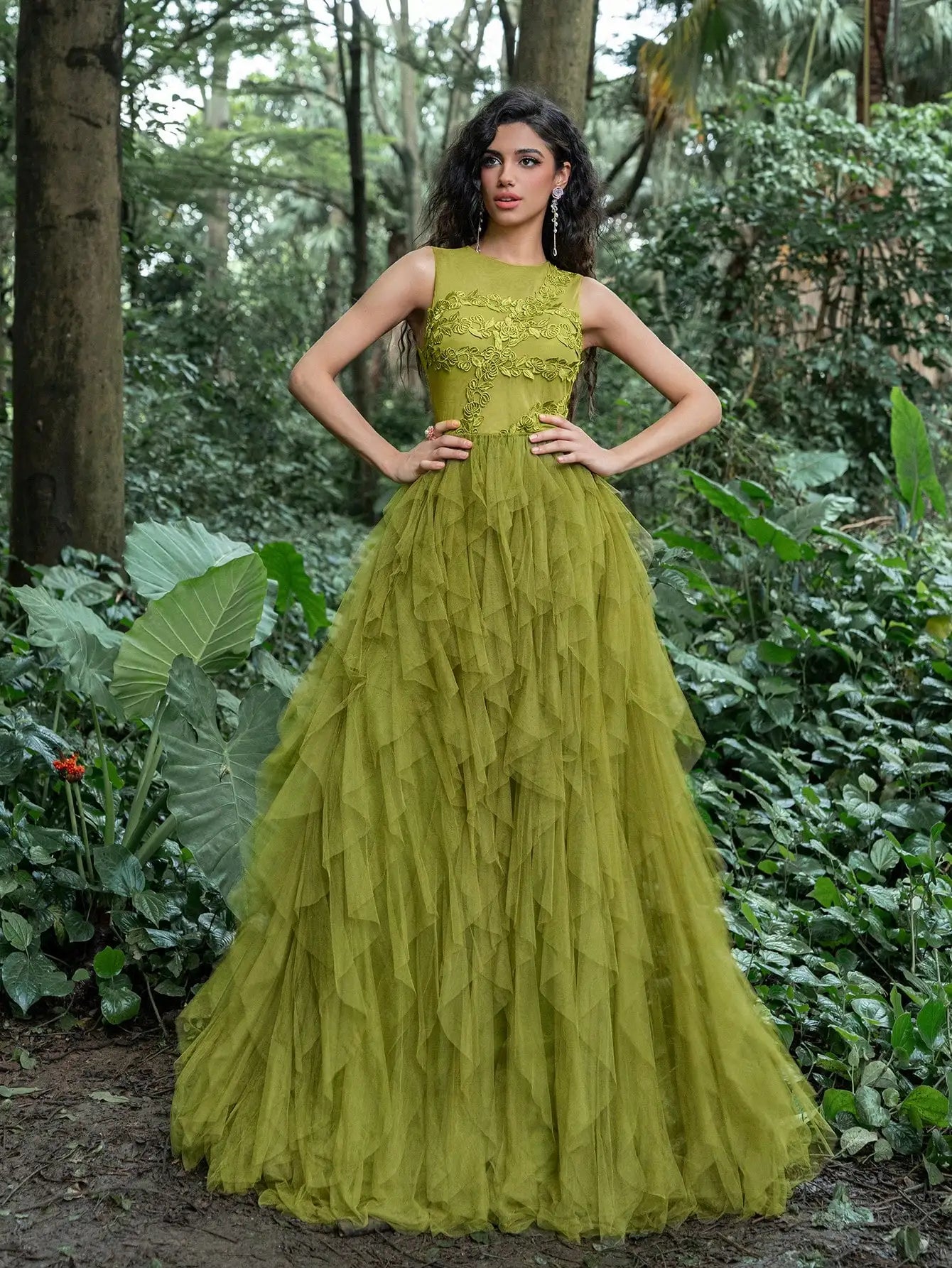 Luxurious party dress featuring a round neck, sleeveless design, leaf embroidery, and a multi-layered mesh